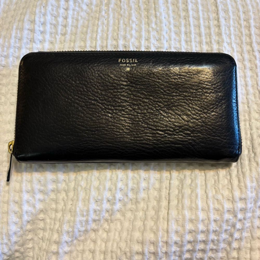 Fossil Sydney Black Leather Zip Around Wallet Gold Hardware